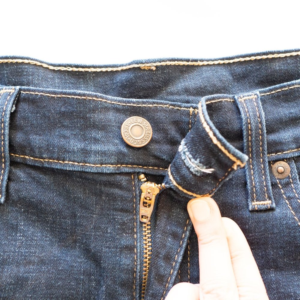 Dark Wash Levi's Cuffed Denim Jean Shorts‎ - Picture 2 of 7